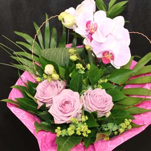 Das Blümchen - Blumen und Mehr: Blumen, Topfpflanzen, Geschenkartikel, Duftkerzen, Raumdüfte, dekorierte Blumenstöcke: Rosen Strauss rosa