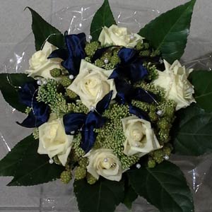 Das Blümchen - Blumen und Mehr: Blumen, Topfpflanzen, Geschenkartikel, Duftkerzen, Raumdüfte, dekorierte Blumenstöcke: Hochzeitsfloristik Rosenbouquet weiß