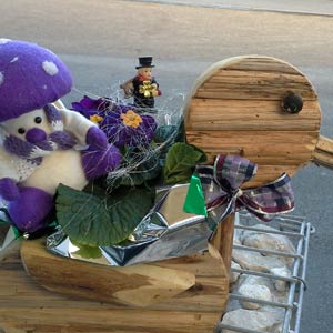 Das Blümchen - Blumen und Mehr: Blumen, Topfpflanzen, Geschenkartikel, Duftkerzen, Raumdüfte, dekorierte Blumenstöcke: Glücksbringer dekorierte Enten-Figur aus Holz mit Blumenstock