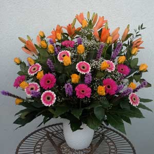 Das Blümchen - Blumen und Mehr: Blumen, Topfpflanzen, Geschenkartikel, Duftkerzen, Raumdüfte, dekorierte Blumenstöcke: Trauer-Floristik großer bunter Strauß