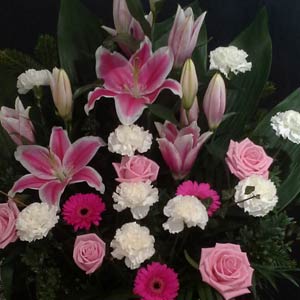 Das Blümchen - Blumen und Mehr: Blumen, Topfpflanzen, Geschenkartikel, Duftkerzen, Raumdüfte, dekorierte Blumenstöcke: grosser Strauß mit Rosen