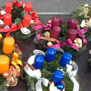 Das Blümchen - Blumen und Mehr: Blumen, Topfpflanzen, Geschenkartikel, Duftkerzen, Raumdüfte, dekorierte Blumenstöcke: Weihnachten und Advent Adventkränze