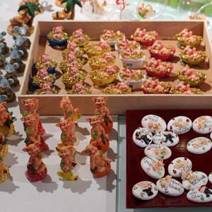 Das Blümchen - Blumen und Mehr: Blumen, Topfpflanzen, Geschenkartikel, Duftkerzen, Raumdüfte, dekorierte Blumenstöcke: Neujahr verschiedene Glücksbringer