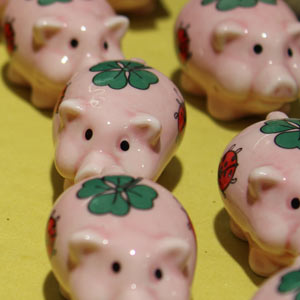 Das Blümchen - Blumen und Mehr: Blumen, Topfpflanzen, Geschenkartikel, Duftkerzen, Raumdüfte, dekorierte Blumenstöcke: saisonale Geschenk-Ideen Glücksbringer Schweinchen